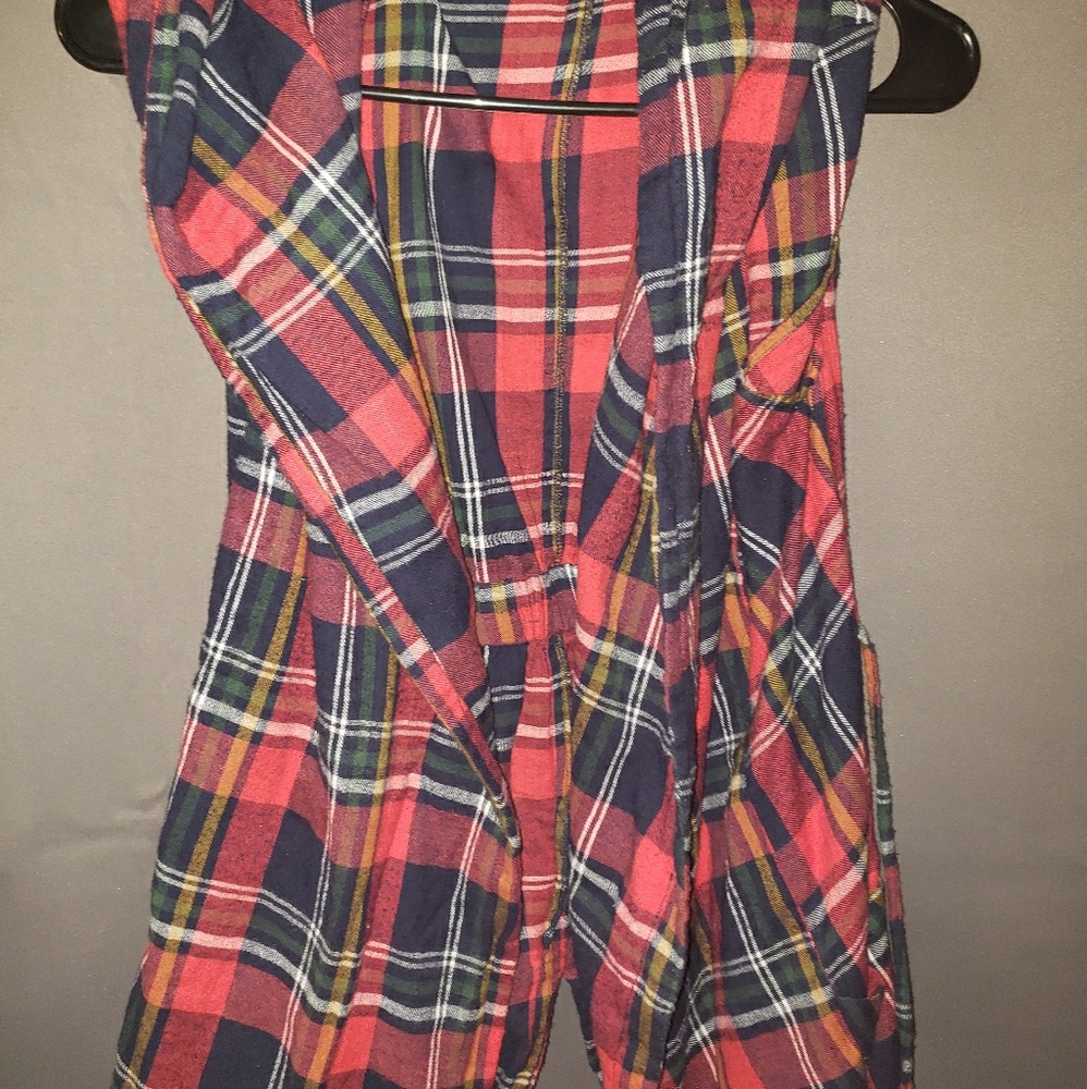 Sleeveless hooded flannel